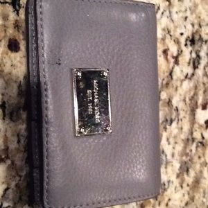 Soft pebbled gray MK SMALL WALLET jet set